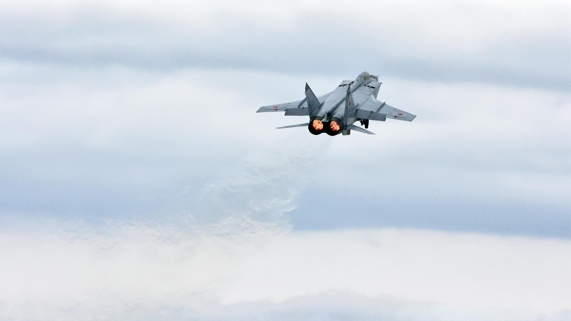 爱游戏娱乐-中超重启时间敲定八队主场变更引热议，2021中超恢复主客场