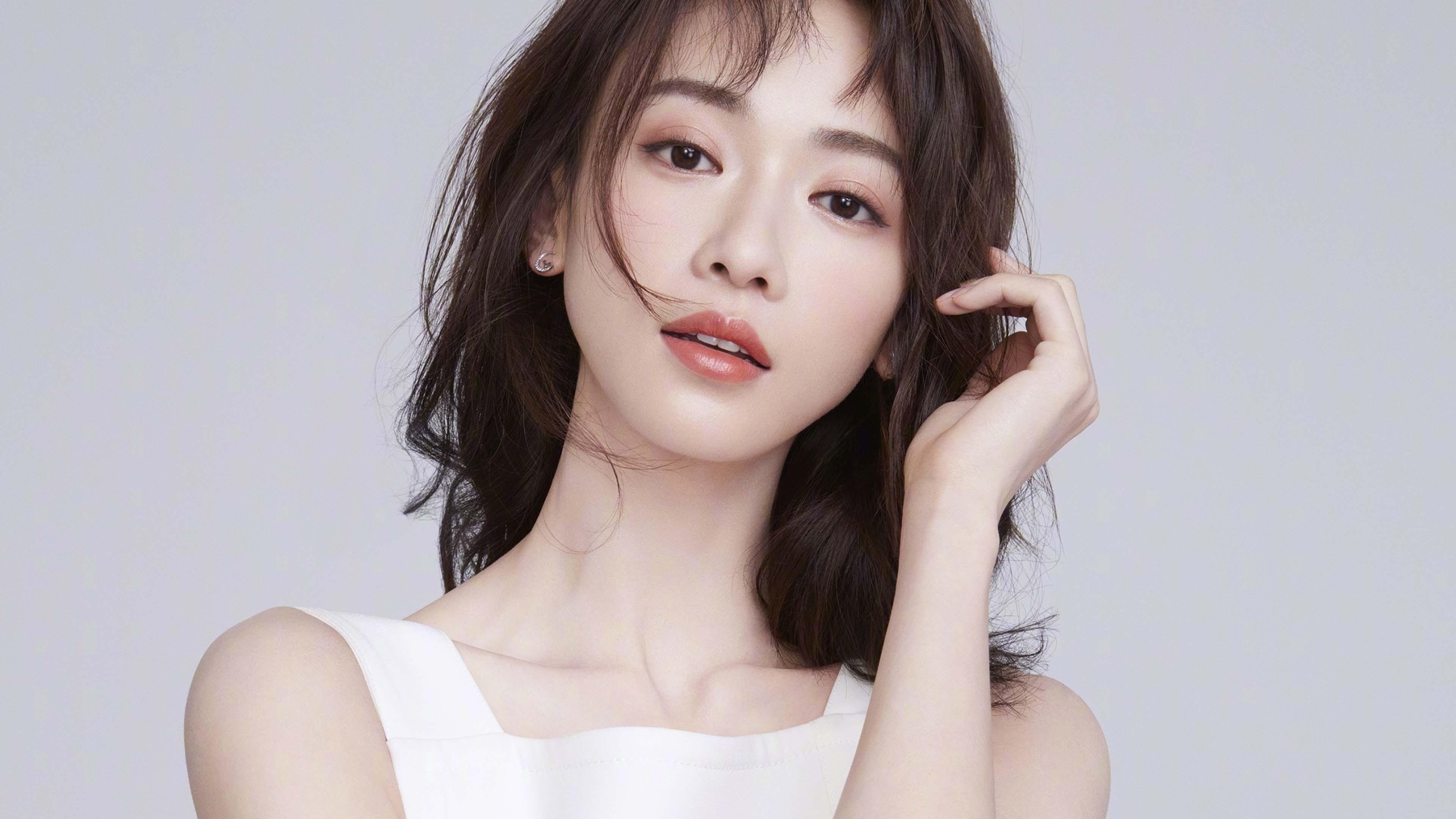 弗赖堡防守端提升硬度减少关键失误，弗赖堡队主客场球衣