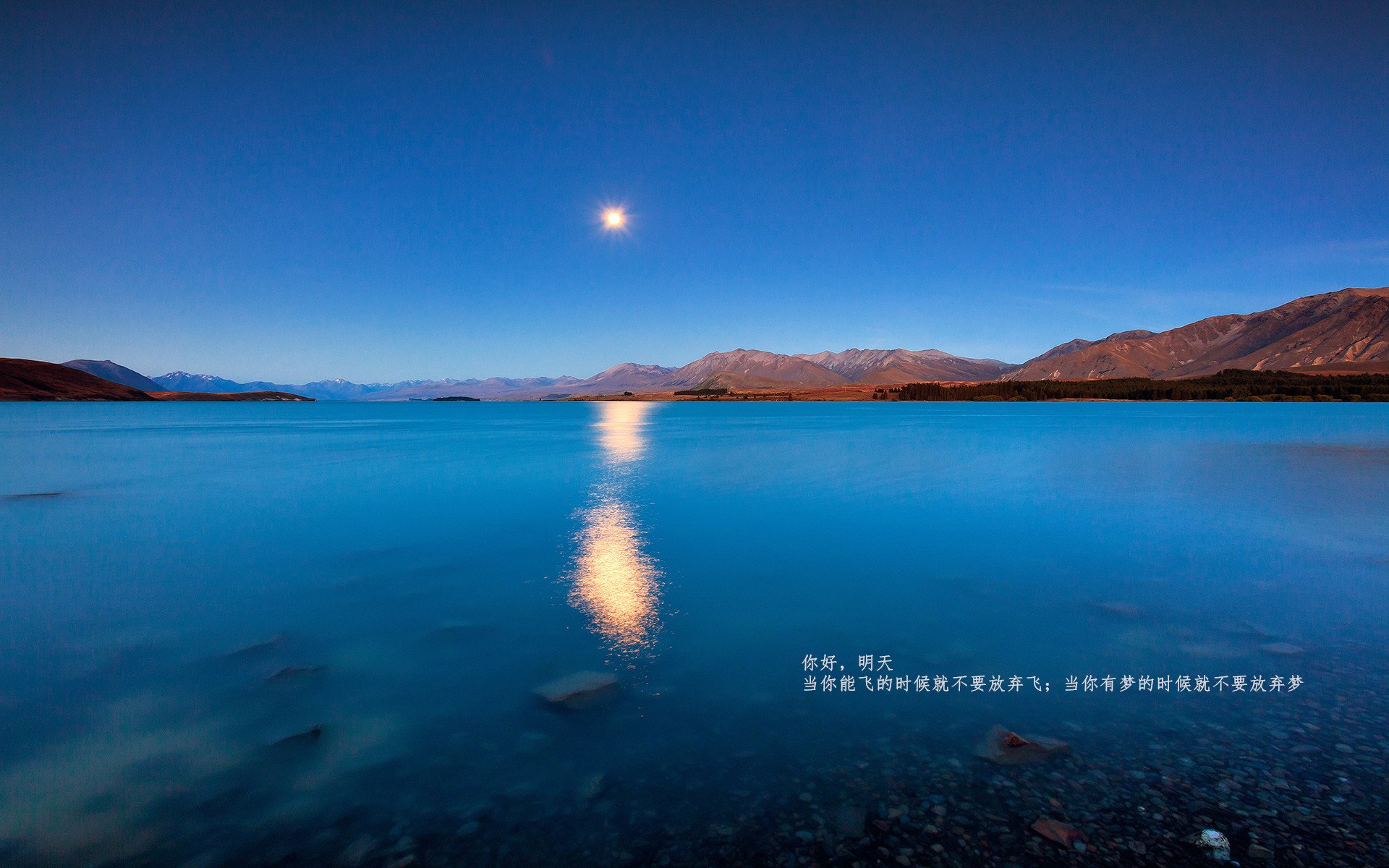 恩比德篮下脚步灵活连续打成高难度进攻，恩比德复出首战砍下24分8板2助3帽