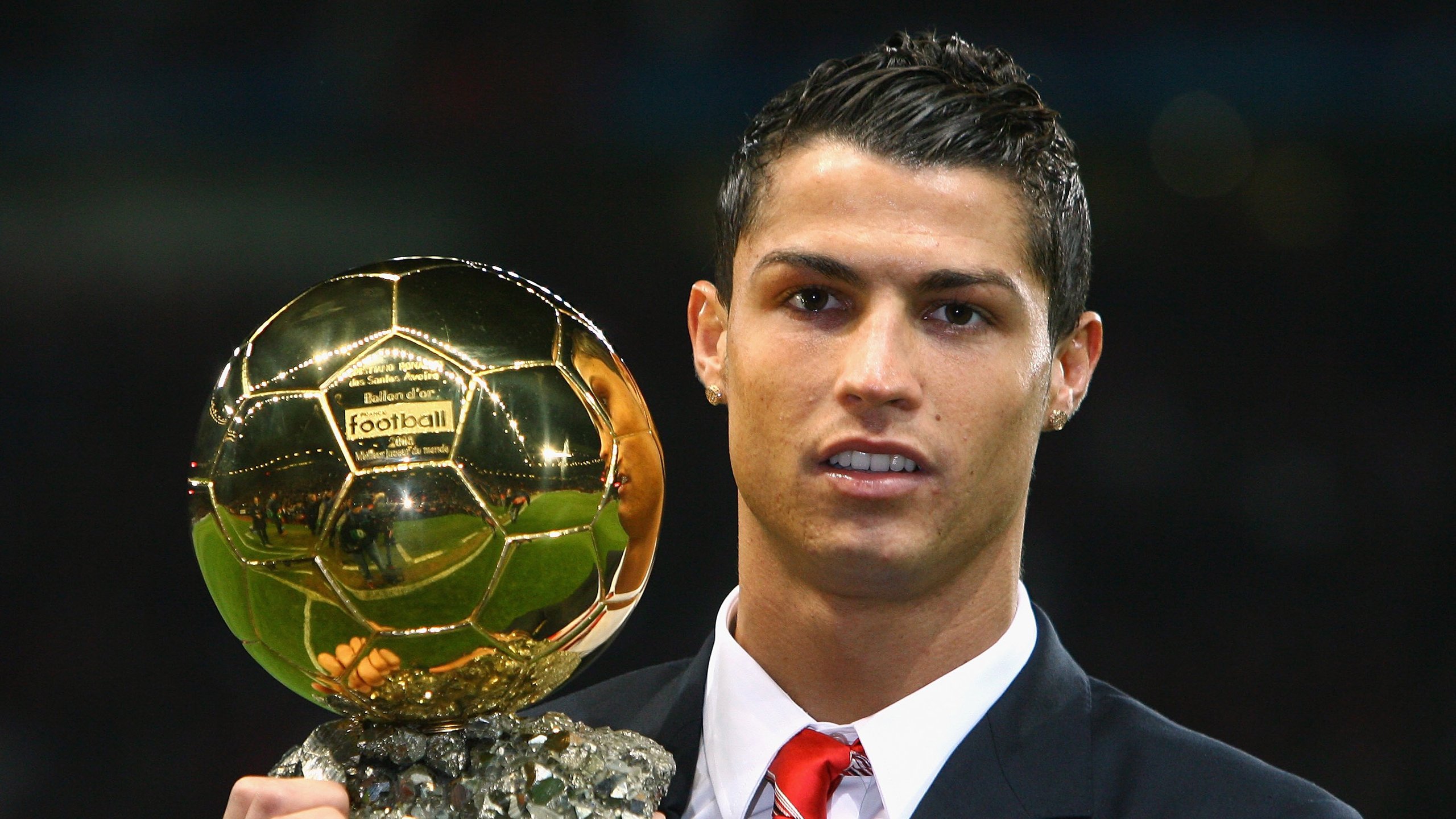 爱游戏电竞官网-经典互动：网友投票选出最难忘球场瞬间